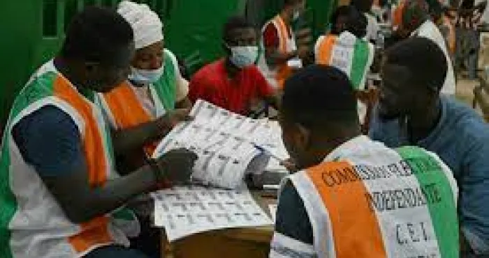 revision-de-la-liste-electorale-quelques-soucis-avec-les-tablettes-a-abobo