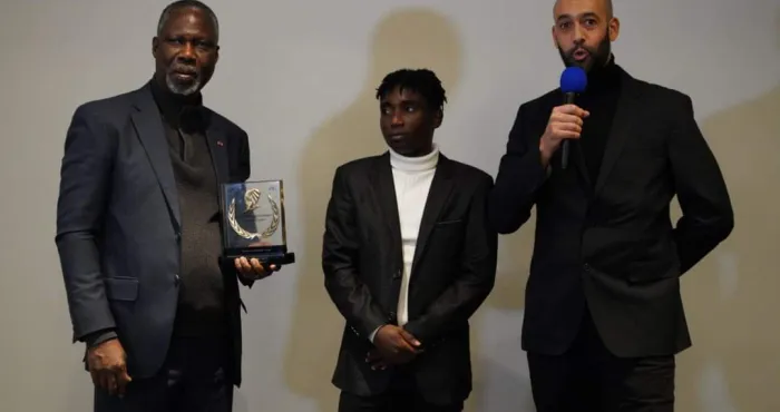 distinction-prix-international-marie-lor-divoire-la-footballeuse-kouassi-amenan-rosemonde-distinguee