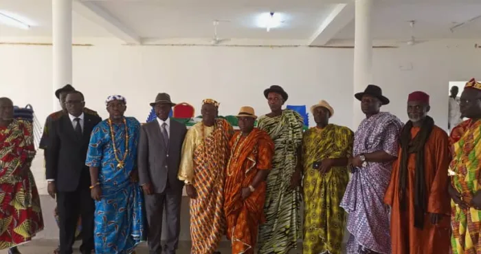 municipale-a-yopougon-adama-bictogo-communie-avec-les-chefs-atchan