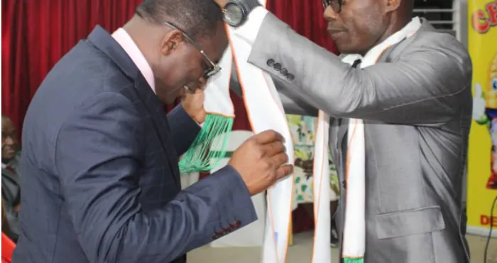 le-ministre-des-sports-de-cote-divoire-monsieur-paulin-claude-danho-a-recu-son-diplome-dhonneur-pour-son-soutien-a-la-conference-des-journalistes-sportifs-des-radios-privees-de-cote-divoire