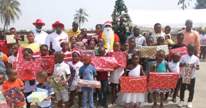 la-ms-medias-offre-un-arbre-de-noel-aux-enfants-des-journalistes-ivoiriens