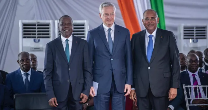 relations-franco-ivoiriennes-bruno-lemaire-et-patrick-achi-lancent-la-3e-phase-de-lextension-de-laeroport-felix-houphouet-boigny-et-signent-des-engagements-financiers-du-metro-dabidjan