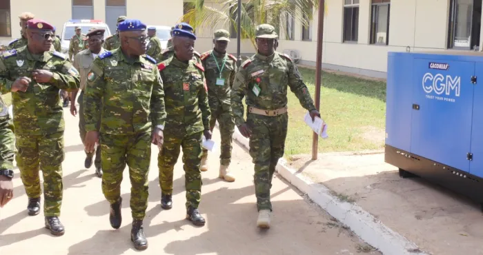 casques-blancs-ivoiriens-en-guinee-bissau-le-general-doumbia-au-contact-de-ses-hommes-deployes-a-bissau
