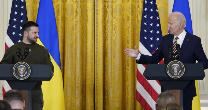 guerre-en-ukraine-joe-biden-reticent-a-fournir-certaines-armes-de-pointe-a-zelensky