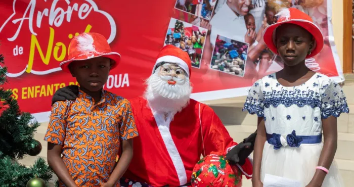 fete-de-noel-dans-le-haut-sassandra-mamadou-toure-donne-le-sourire-a-2500-enfants
