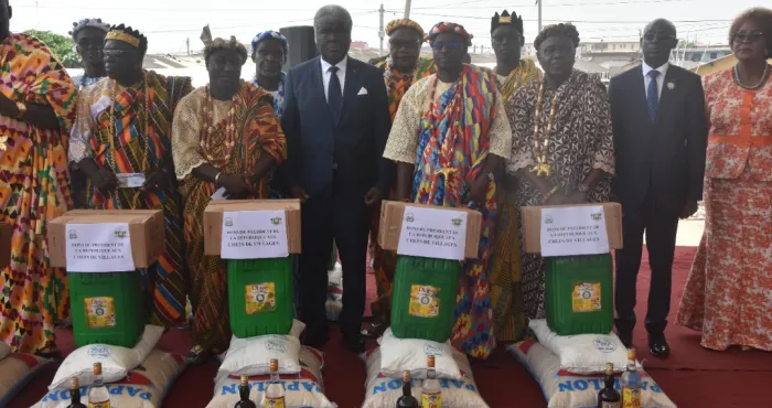 fetes-de-fin-dannee-dans-le-district-dabidjan-alassane-ouattara-offre-650-millions-de-vivres-aux-couches-vulnerables