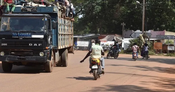 burkina-faso-sequestrees-par-des-terroristes-les-populations-dune-localite-reclament-des-armes-pour-se-defendre