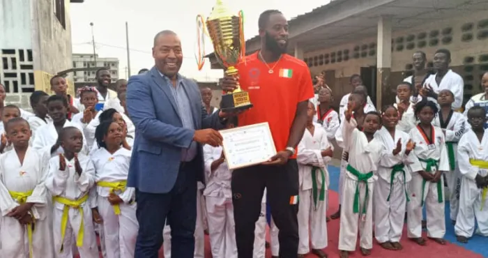 tae-kwondo-elu-meilleur-sportif-ivoirien-de-lannee-2022-par-long-sport-plus