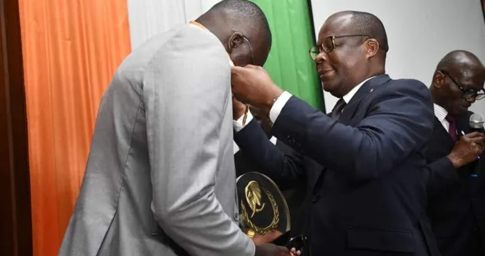 concours-dinternat-pierre-dimba-decerne-le-premier-prix-dexcellence-aux-meilleurs-etudiants-de-ledition-2022