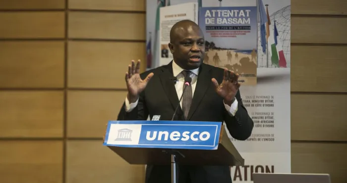 unesco-presentation-dedicace-de-livre-dr-konadje-jai-voulu-rendre-hommage-a-nos-forces-de-defense