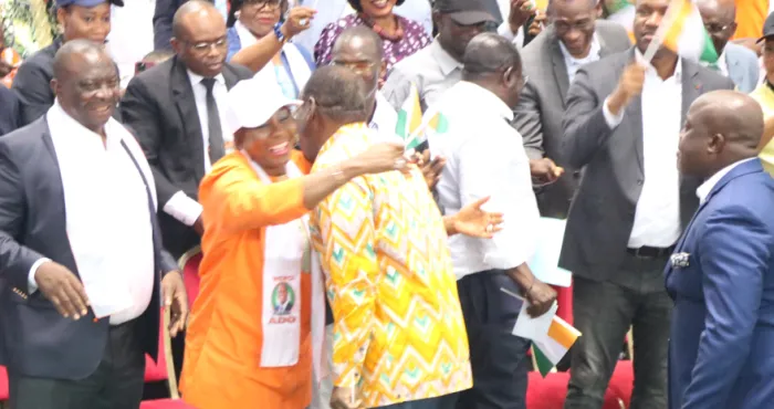 hommage-aux-49-soldats-le-gouvernement-la-classe-politique-et-la-societe-civile-celebrent-ouattara