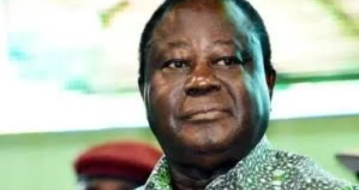 confronte-a-la-vague-de-departs-et-a-la-fronde-interne-bedie-tremble-et-menace