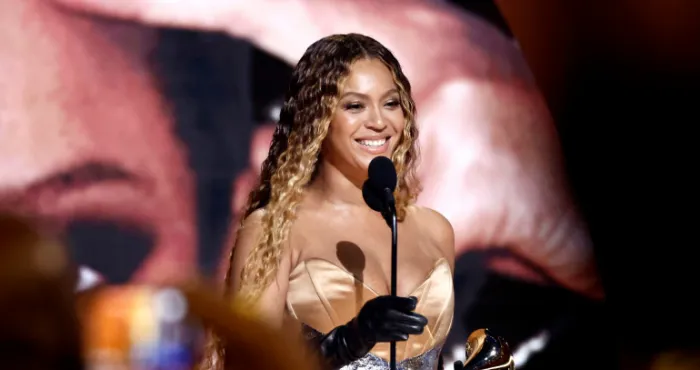 grammy-awards-2023-beyonce-rafle-tout-et-devient-lartiste-la-plus-recompensee-des-grammy-awards