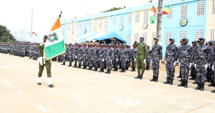 securite-3271-recrues-de-la-police-nationale-presentees-au-drapeau