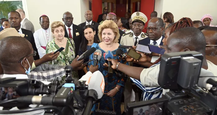 cooperation-cote-divoire-vatican-la-premiere-dame-et-mariella-enoc-simpregnent-des-realites-de-lhopital-moscati-de-yamoussoukro