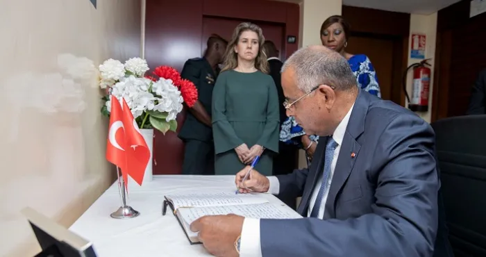 seisme-en-turquie-patrick-achi-presente-les-condoleances-a-lambassadeur