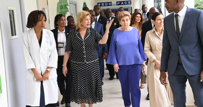 en-visite-a-lhopital-mere-enfant-de-bingerville-mariella-enoc-du-vatican-seduite-par-cette-structure-sanitaire