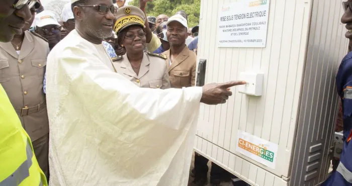 extension-du-reseau-electrique-les-populations-de-kadioha-reconnaissantes-a-alassane-ouattara