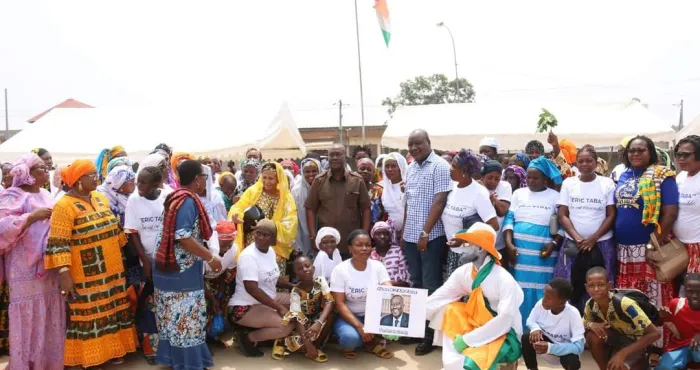 election-municipale-a-cocody-les-femmes-du-plateau-dokui-se-mobilisent-autour-deric-taba