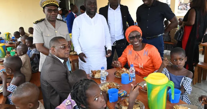 facobly-zouatta1-philippe-kouhon-dote-la-localite-dune-cantine-scolaire-equipee-par-dominique-ouattara