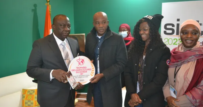 salon-de-lagriculture-2023-a-paris-le-chocolat-sesame-de-scinpa-dagboville-seduit-les-visiteurs