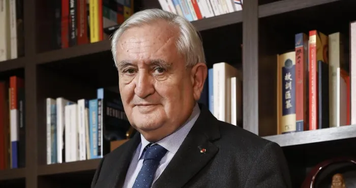 ecole-itinerante-de-la-paix-jean-pierre-raffarin-se-prononce-aujourdhui-sur-le-leadership