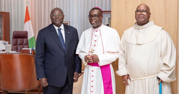 audience-du-vice-president-le-nouvel-eveque-de-yamoussoukro-salue-ouattara-pour-linstauration-dun-climat-de-paix