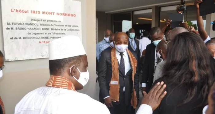 art-tourisme-hotellerie-sculpture-des-hotels-et-un-centre-des-sculpteurs-inaugures-a-korhogo