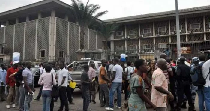 arretes-pour-trouble-a-lordre-public-27-partisans-de-gbagbo-juges-sous-haute-surveillance