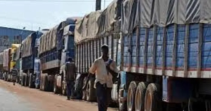autoroute-adjame-yopougon-halte-aux-poids-lourds-qui-prennent-la-route-en-otage