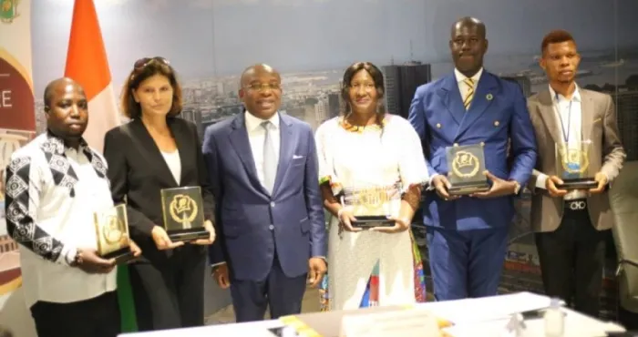 culture-prix-national-dexcellence-les-laureats-classes-2eme-et-3eme-prix-ont-recu-leurs-distinctions