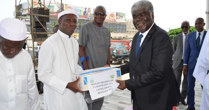 careme-et-ramadan-2023-dans-le-district-dabidjan-ouattara-offre-260-millions-en-vivres-aux-chretiens-et-musulmans