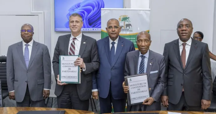 promotion-du-cacao-durable-lutte-contre-le-travail-des-enfants-et-preservation-des-forets-la-cote-divoire-signe-une-convention-de-25-milliards