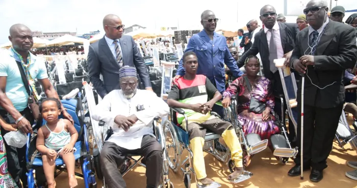 situation-des-handicapes-le-ministre-kamara-offre-des-milliers-de-materiels-aux-handicapes-de-cote-divoire
