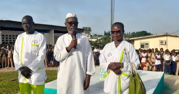 cote-divoire-education-national-dr-albert-djama-recompense-les-meilleurs-eleves-dagboville-lors-des-examens-blancs