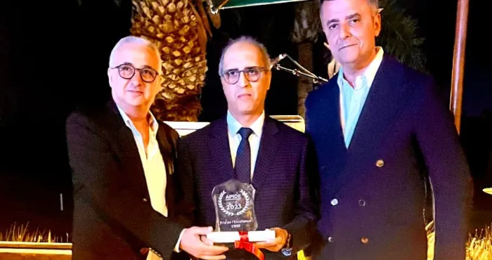 generalisation-de-lassurance-maladie-la-cnss-remporte-le-prix-de-lexcellence-apide-awards-2023