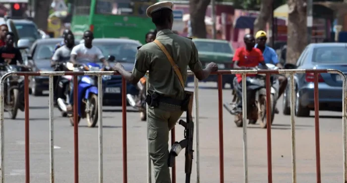 burkina-faso-six-personnes-arretees-pour-incitation-a-un-attroupement-arme