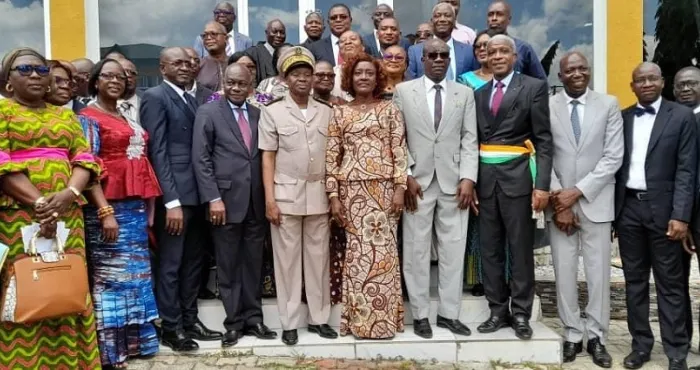 education-nationale-mutations-desequilibrees-du-personnel-enseignant-mariatou-kone-tape-du-poing-sur-la-table