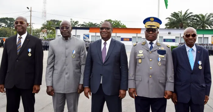 decoration-a-la-gendarmerie-nationale-le-general-apalo-toure-nos-hommes-sont-aptes-a-faire-face-a-toutes-les-situations-securitaires