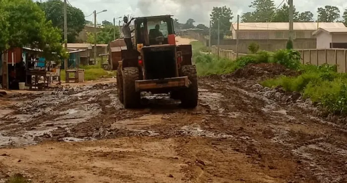 cote-divoire-alpha-sanogo-soulage-les-habitants-du-quartier-tchamtchaka-a-tiassale