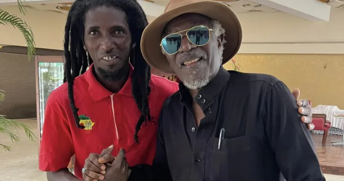 venu-a-velo-du-senegal-il-rencontre-enfin-son-idole-a-abidjan