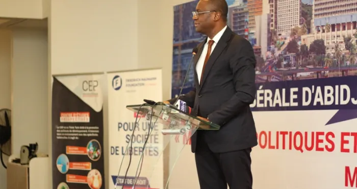 cote-divoire-liberalisme-et-democratie-en-afrique-les-enjeux-discutes-a-luniversite-liberale-dabidjan