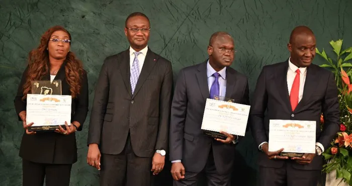 promotion-de-lexcellence-et-bonne-gouvernance-financiere-sanogo-alpha-du-ministere-de-la-sante-et-2-autres-laureats-elus-meilleurs-daf
