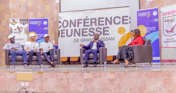 2eme-edition-des-conferences-jeunesse-de-grand-bassam-succes-retentissant-de-ledition-2023-sur-lentrepreneuriat-et-lemployabilite-des-jeunes