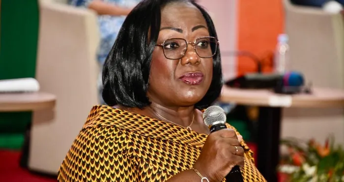 journees-de-la-fonction-publique-anne-ouloto-annonce-louverture-dun-centre-de-relation-usagers-clients