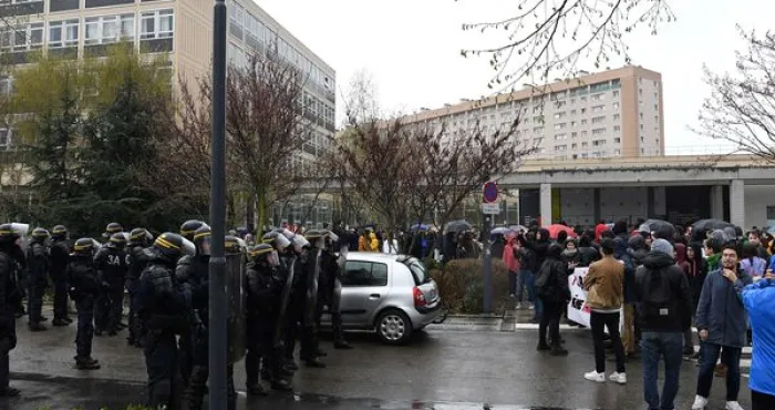 france-des-mesures-pour-limiter-les-violences-en-lien-avec-lassassinat-dun-adolescent