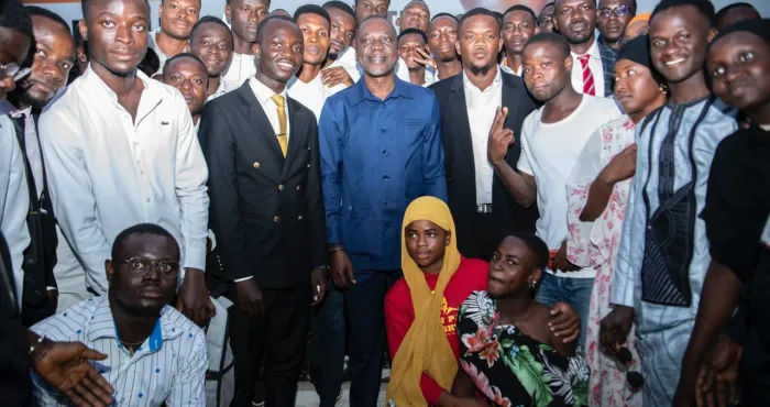 municipale-a-bouake-3000-ak-boys-et-girls-se-mobilisent-pour-la-victoire-damadou-kone