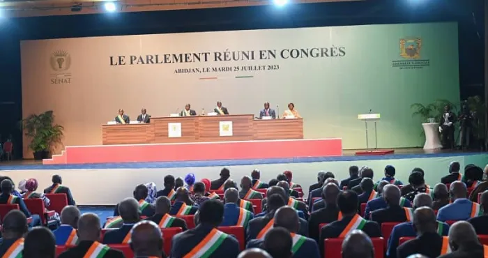 congres-du-parlement-la-revision-de-la-constitution-adoptee-a-88-53