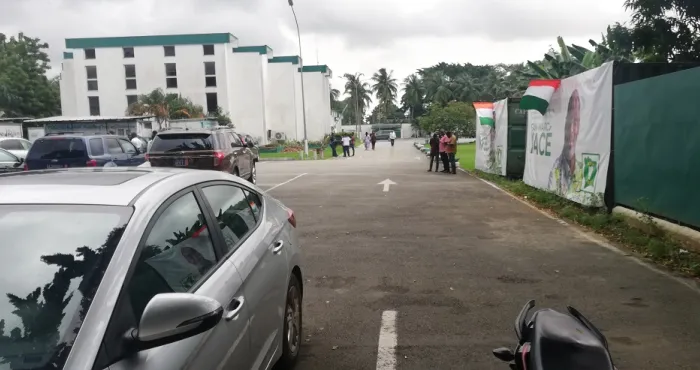 reportage-24-h-apres-son-deces-pleurs-et-tristesse-a-la-residence-des-bedie