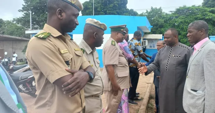 bouake-45-jours-apres-sa-nomination-les-transitaires-et-syndicats-de-motos-expriment-leurs-preoccupations-au-nouveau-directeur-du-guichet-unique
